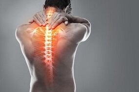 біль в спині при остеохондрозі